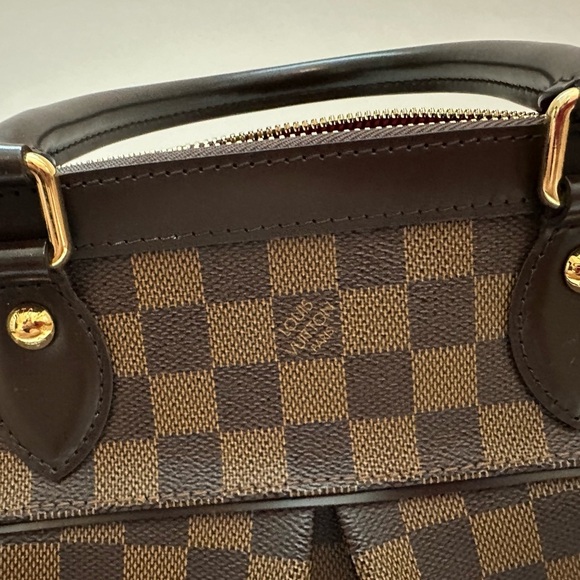 Authentic Louis Vuitton Trevi Pm Damier- Timeless Elegance - Picture 7 of 14